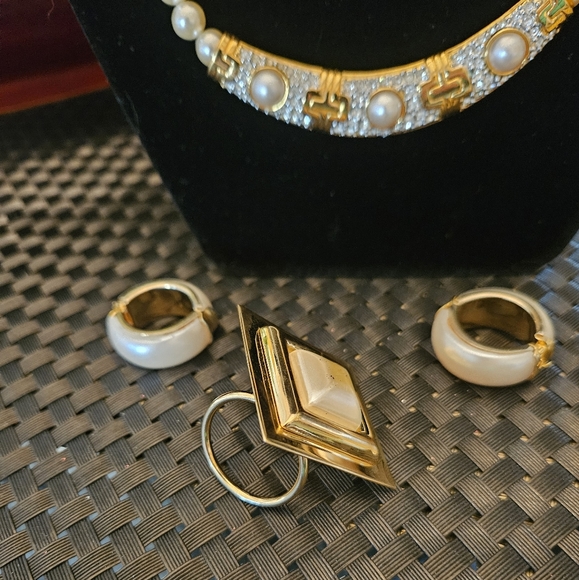 Vintage Ladies Costume Jewelry Set (Faux pearl) - Picture 3 of 8